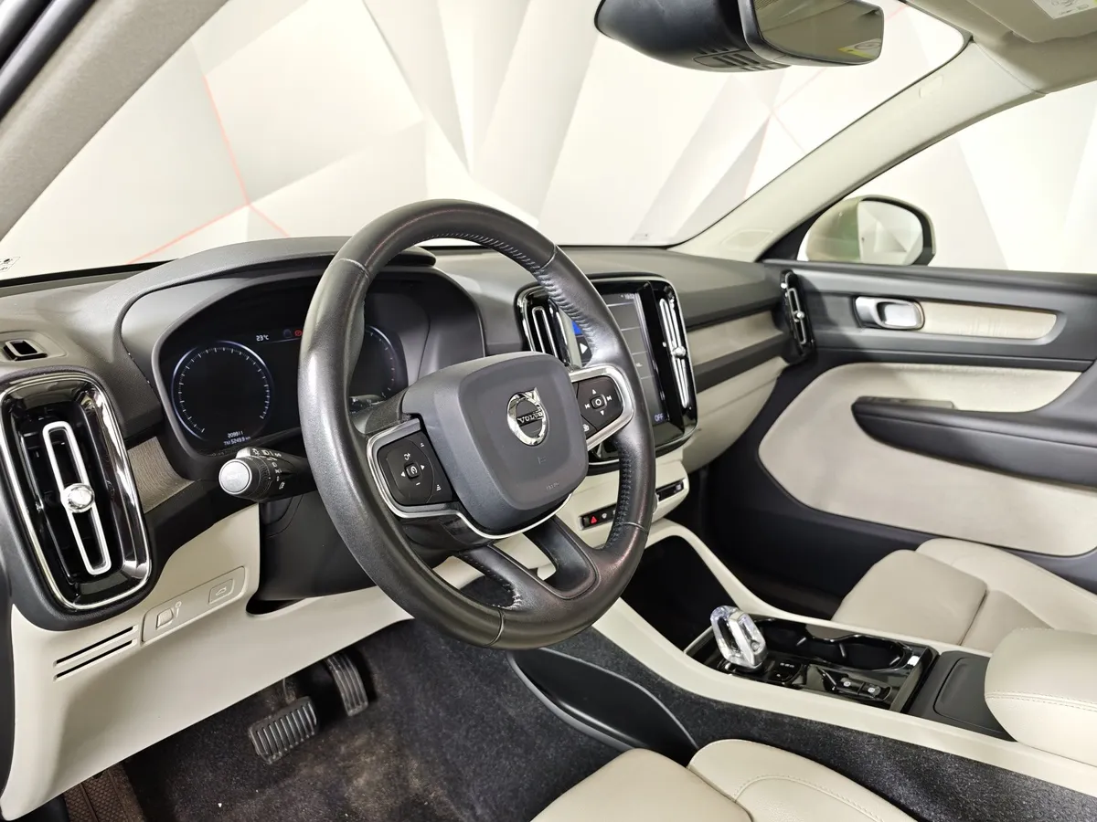 Volvo XC40 2.0 T5 Drive-E AT AWD (247 л.с.) Inscription Бежевый в АВИЛОН. Слайд №19