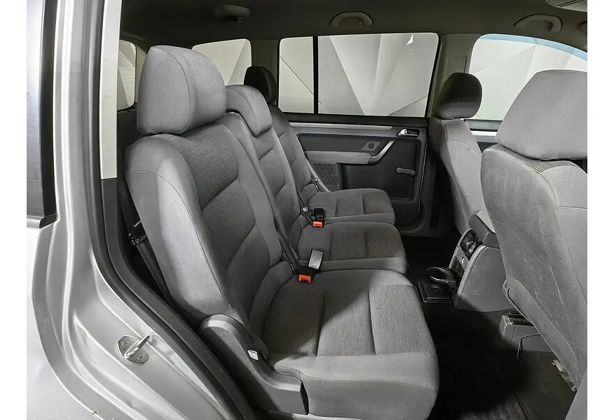 АВИЛОН - Volkswagen Touran 1.4 TSI DSG (140 л.с.) Conceptline Серебристый - slide 13