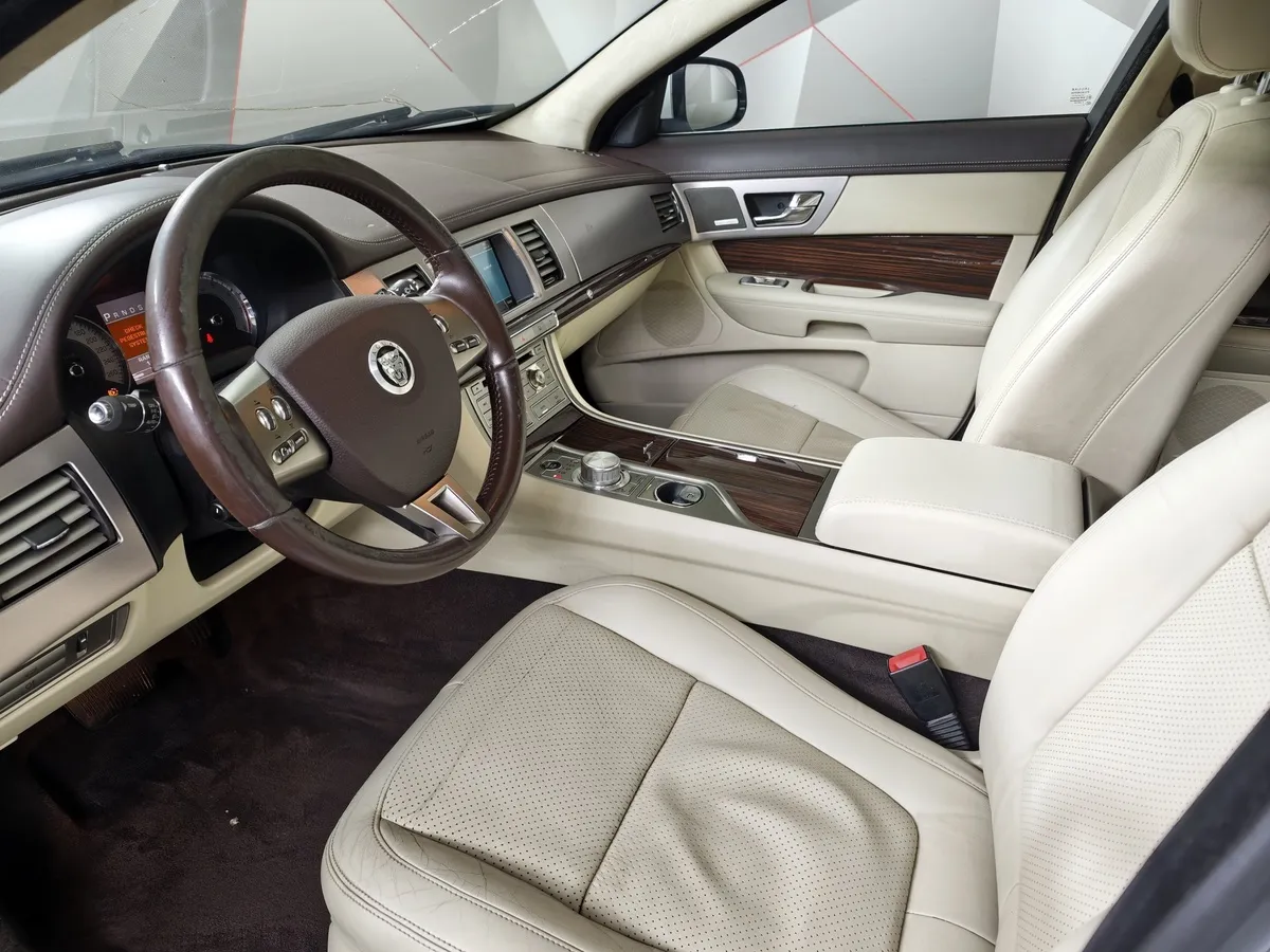 Jaguar XF 3.0 AT (238 л.с.) Белый в АВИЛОН. Слайд №17