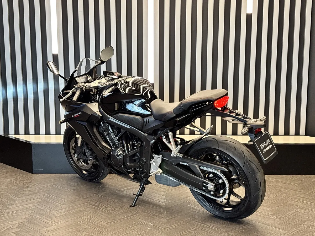 Honda CBR650 R 649 см³ (95 л.с.) (95) 649 Черный в АВИЛОН. Слайд №5