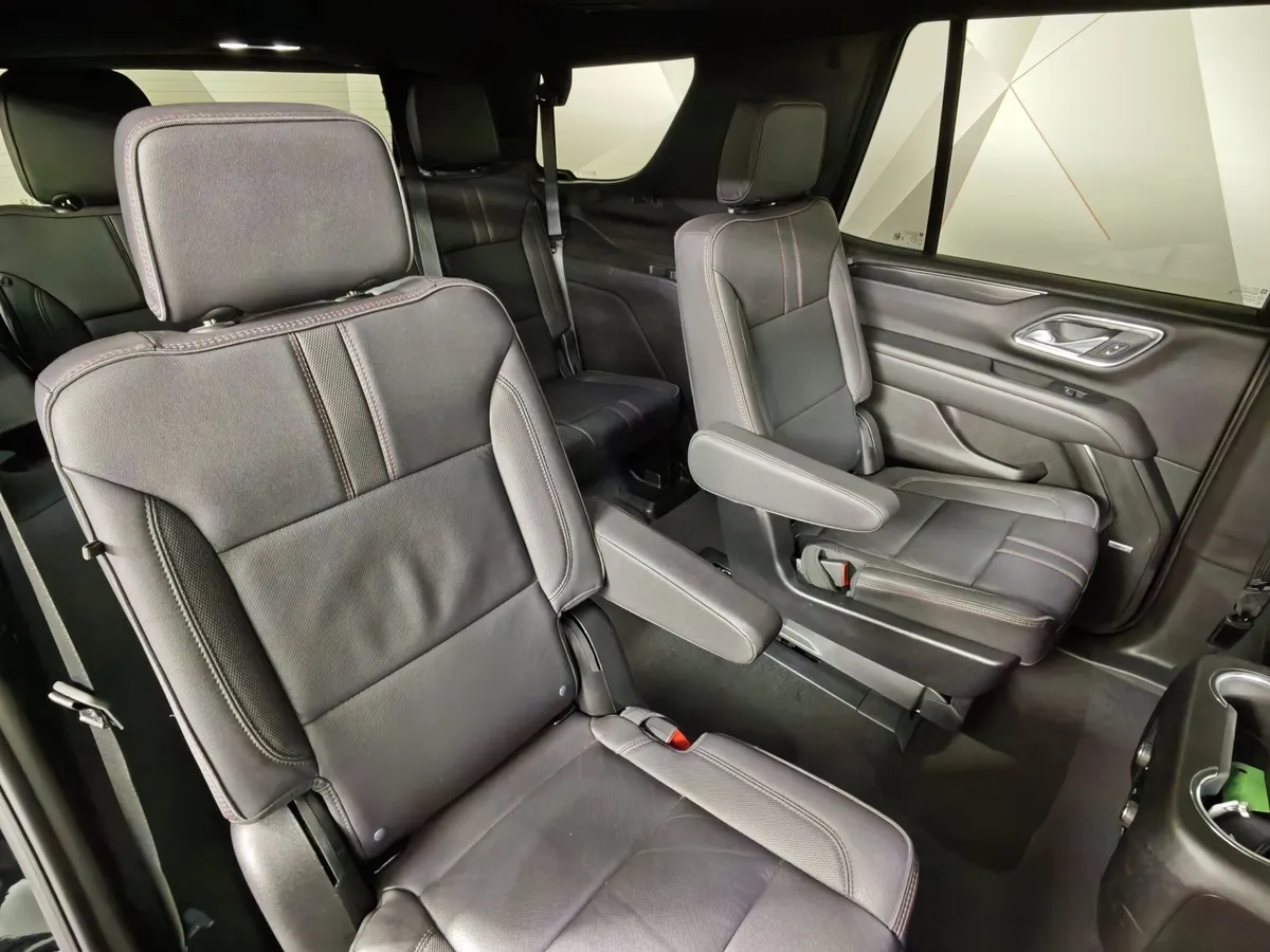 Chevrolet Tahoe 5.3 AT 4WD (343 л.с.) RST Черный в АВИЛОН. Слайд №17