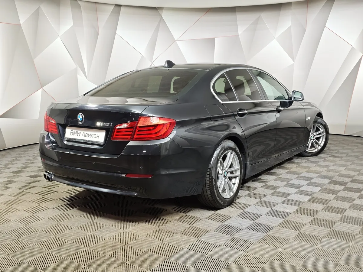 BMW 5 серия 520i AT (184 л.с.) Черный в АВИЛОН. Слайд №2