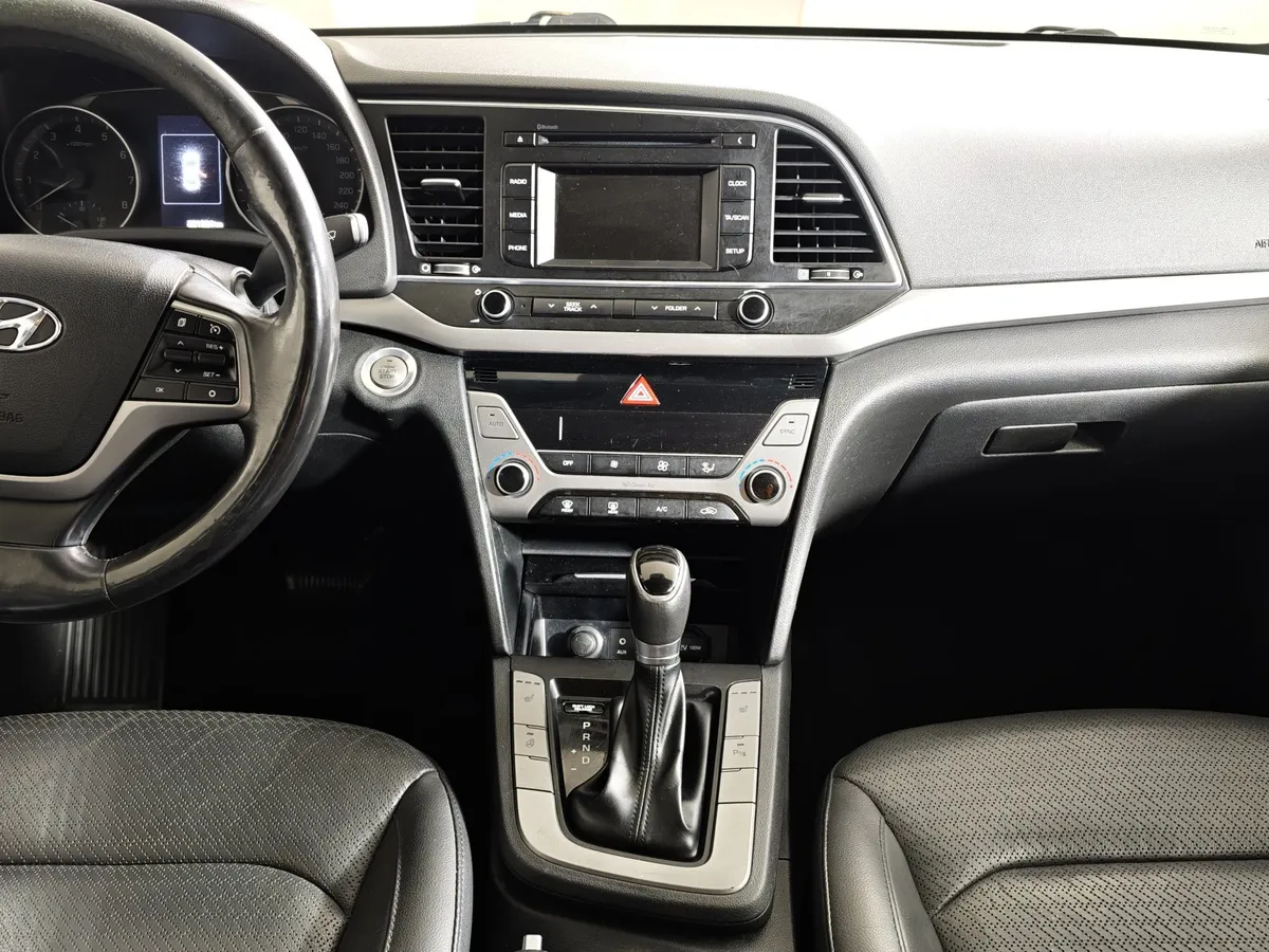 Hyundai Elantra 2.0 - 6AT (150 л.с.) Elegance + Style Белый в АВИЛОН. Слайд №15