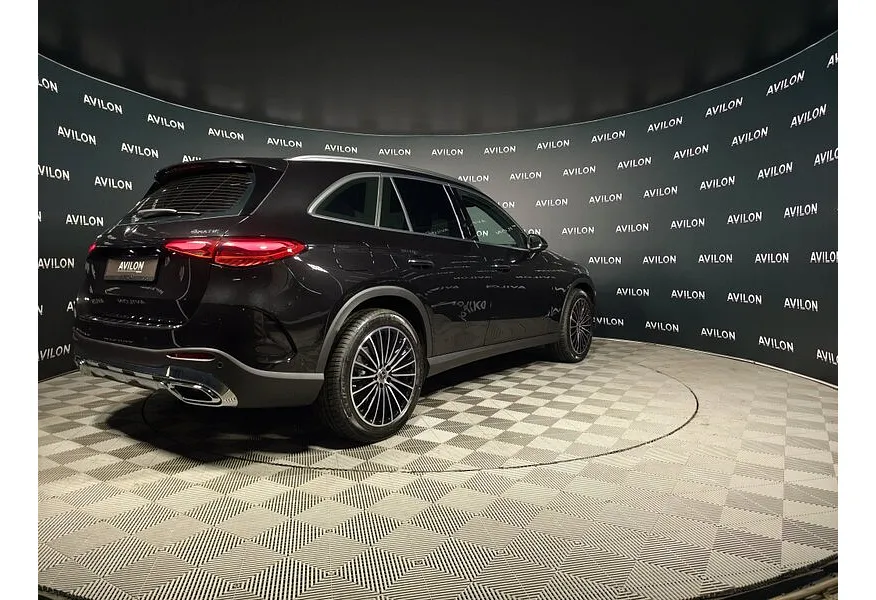 Mercedes-Benz GLC 300 4MATIC 9G-TRONIC (258 л.с.) Черный в АВИЛОН. Слайд №5
