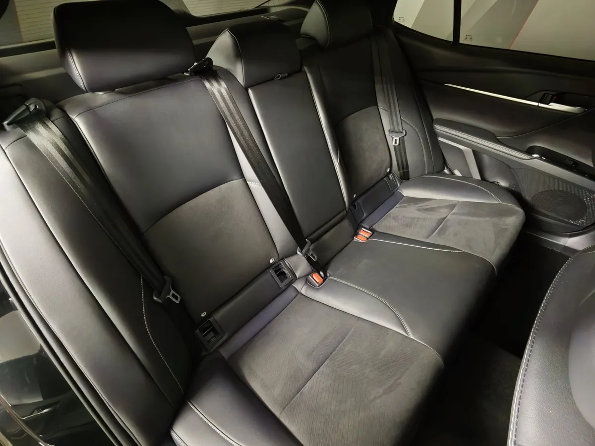 Toyota Camry 2.0h CVT (197 л.с.) Sport Plus Черный в АВИЛОН. Слайд №17