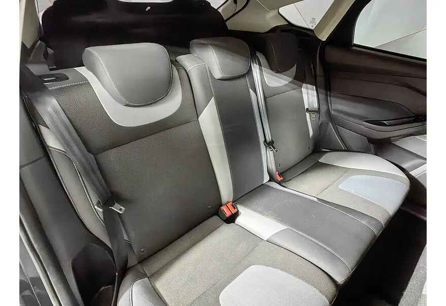 Ford Focus 1.6 Ti-VCT PowerShift (105 л.с.) SPECIAL EDITION Черный в АВИЛОН. Слайд №15