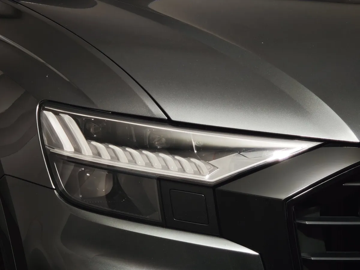 Audi Q8 55 TFSI Tiptronic quattro (340 л.с.) Серый в АВИЛОН. Слайд №10