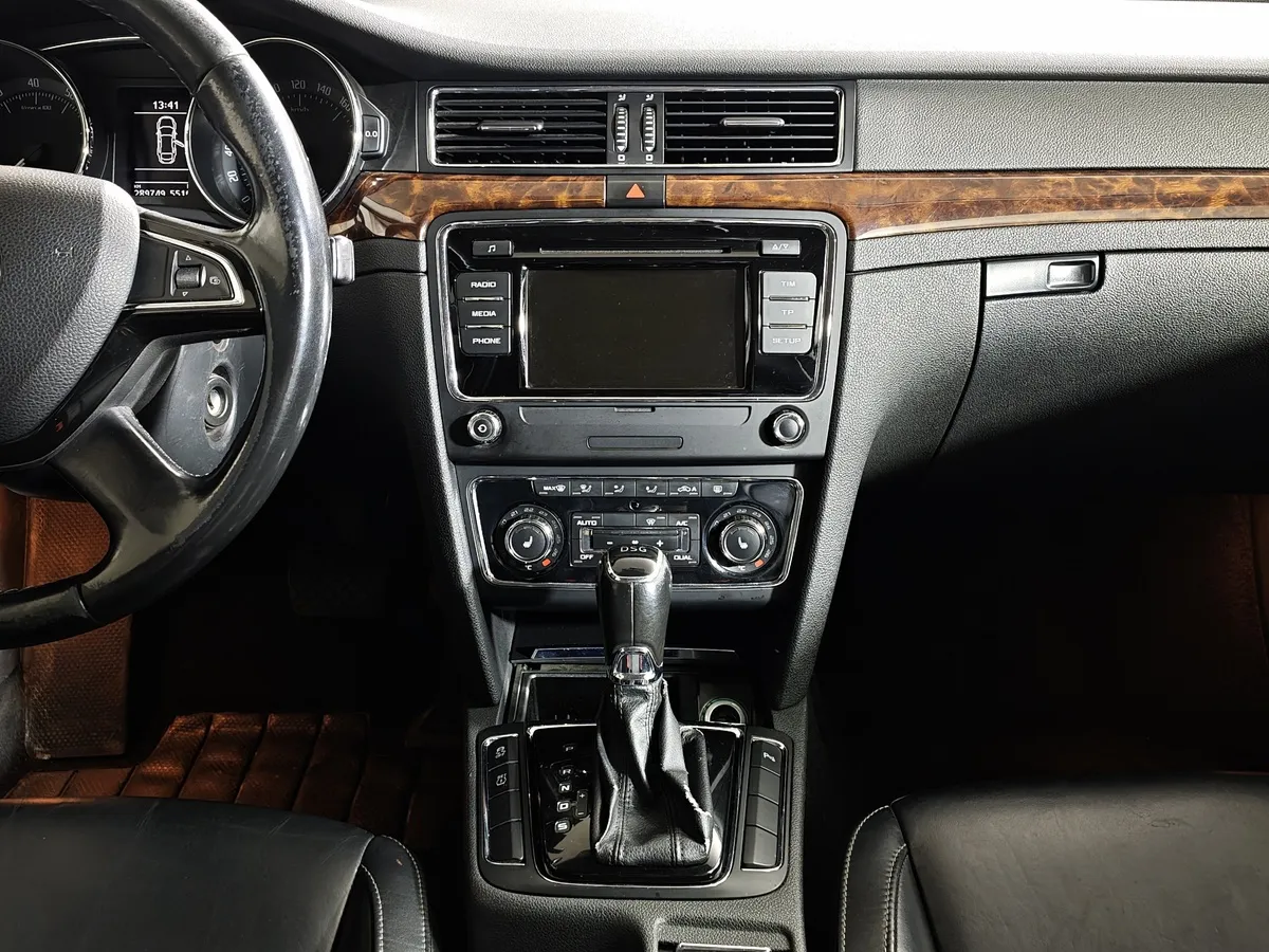 Skoda Superb 1.8 TSI DSG (152 л.с.) Красный в АВИЛОН. Слайд №15