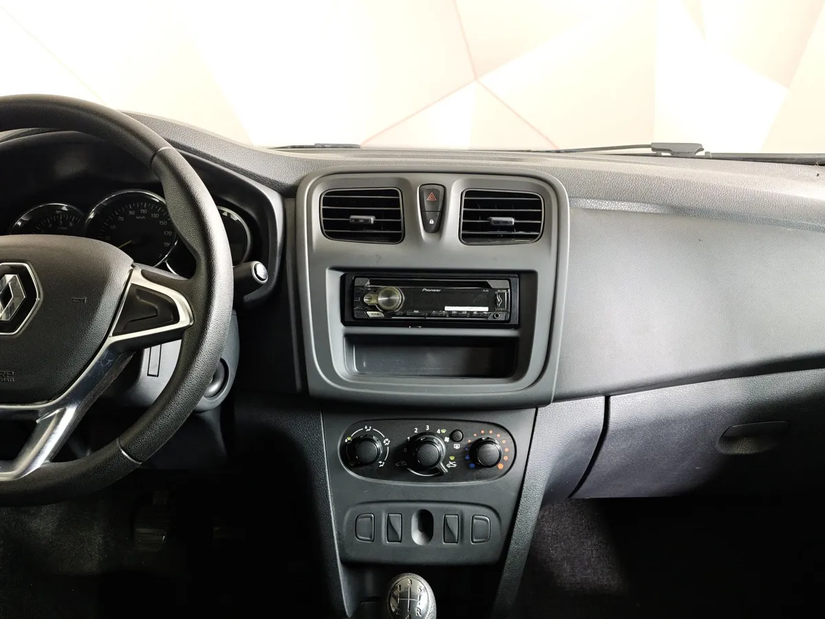 Renault Logan 1.6 MT (82 л.с.) Белый в АВИЛОН. Слайд №15