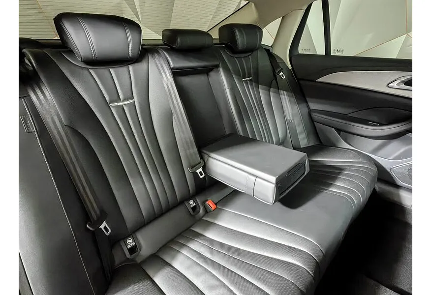 Hongqi H5 2.0 AT (218 л.с.) Basic Черный в АВИЛОН. Слайд №16