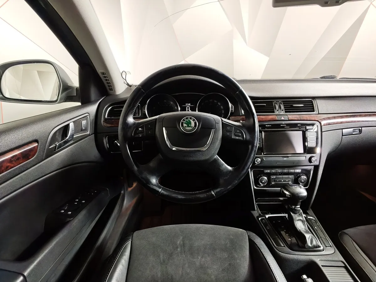 Skoda Superb 1.8 TSI AT (152 л.с.) Серый в АВИЛОН. Слайд №19