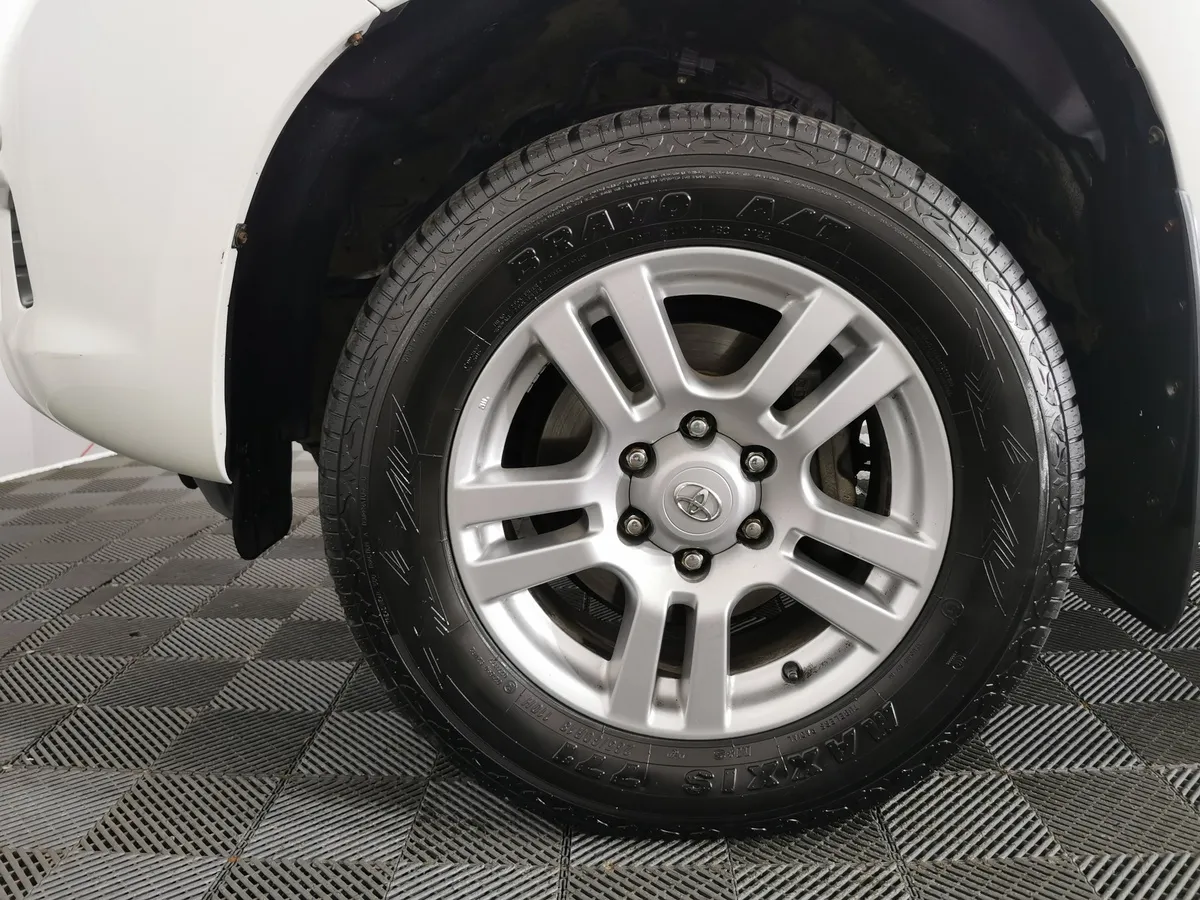 Toyota Land Cruiser Prado 4.0 AT 4WD (282 л.с.) Белый в АВИЛОН. Слайд №9