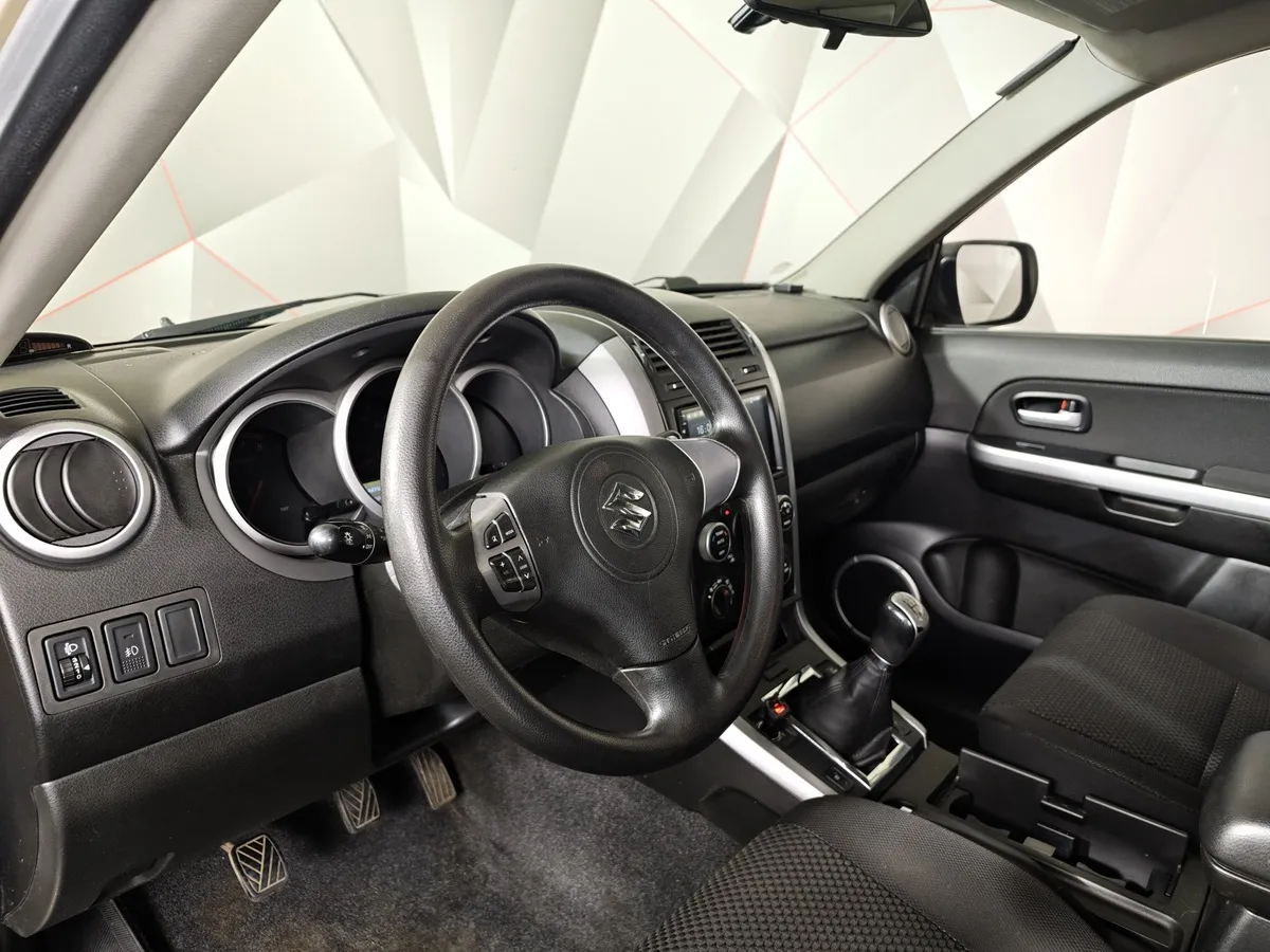Suzuki Grand Vitara 2.4 AT (169 л.с.) Бежевый в АВИЛОН. Слайд №19