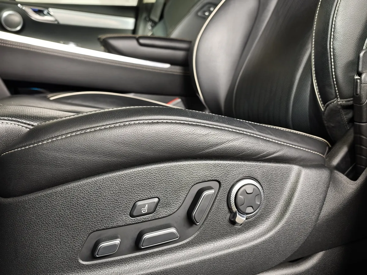 Genesis GV80 2.5 T-GDI 8AT 4WD 7 мест (249 л.с.) Premium + Comfort Серый в АВИЛОН. Слайд №22