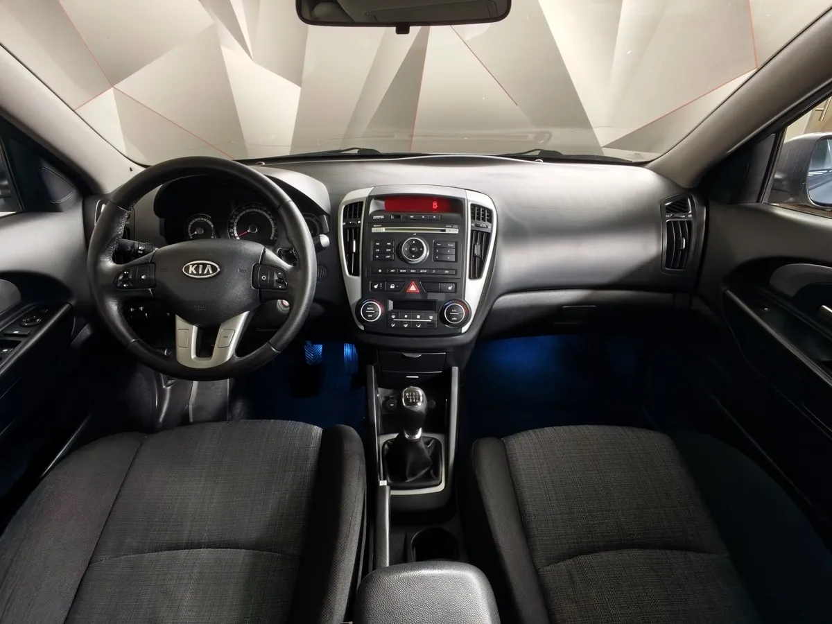 Kia Ceed 1.6 MT (129 л.с.) Comfort Серебристый в АВИЛОН. Слайд №12