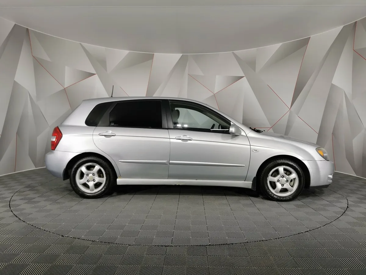 Kia Cerato 1.6 MT (105 л.с.) Серебристый в АВИЛОН. Слайд №6
