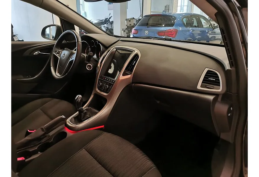 Opel Astra 1.6 MT (115 л.с.) Черный в АВИЛОН. Слайд №13