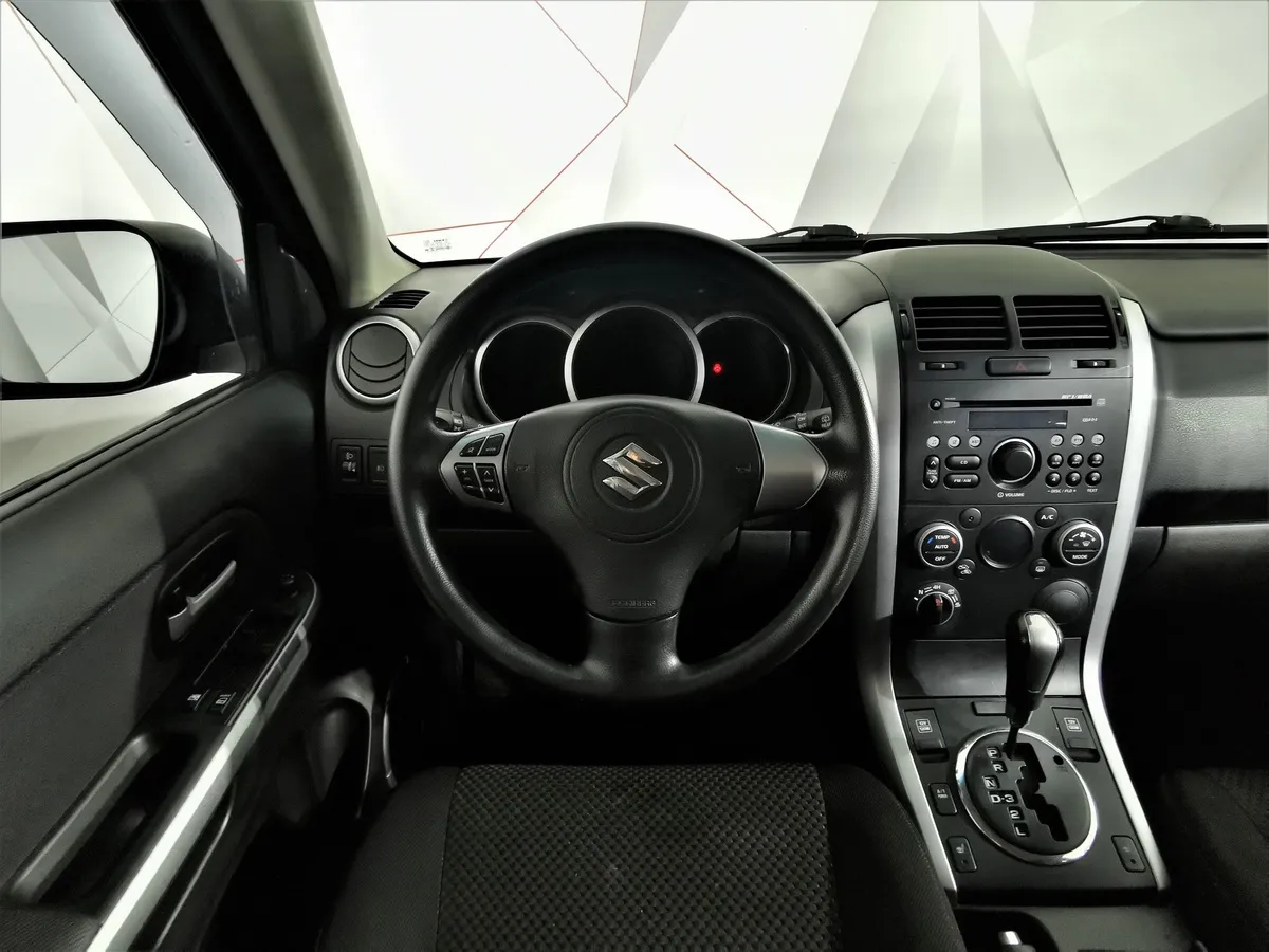 Suzuki Grand Vitara 2.0 AT AWD (140 л.с.) Черный в АВИЛОН. Слайд №19