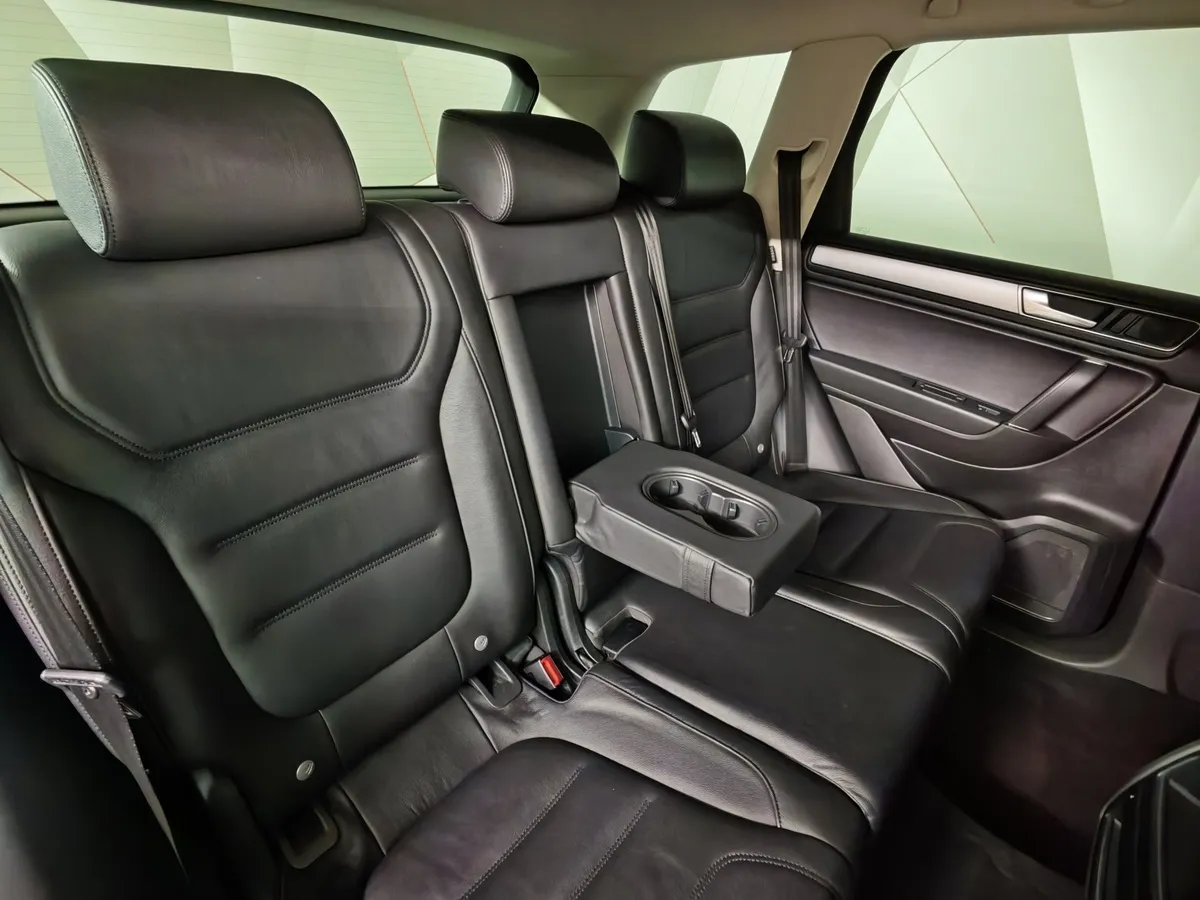 Volkswagen Touareg 2.0 TSI Tiptronic 4Motion (249 л.с.) Exclusive Черный в АВИЛОН. Слайд №17