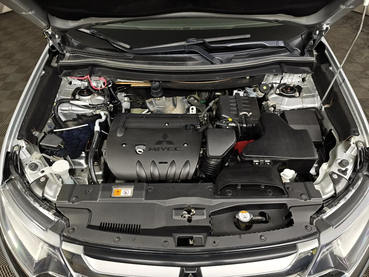 Mitsubishi Outlander 2.0 MIVEC CVT 4WD (146 л.с.) Intense Plus Серебристый в АВИЛОН. Слайд №11