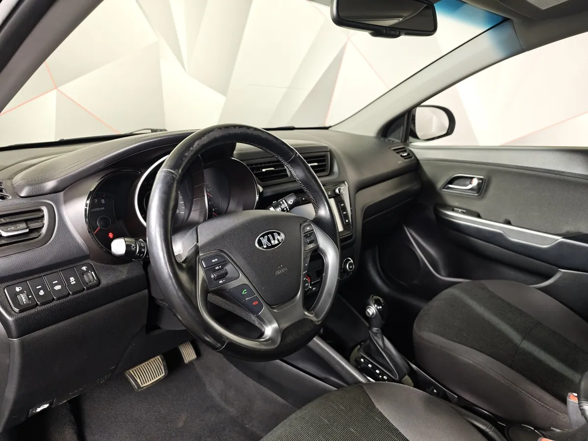 Kia Rio 1.6 AT (123 л.с.) Черный в АВИЛОН. Слайд №15