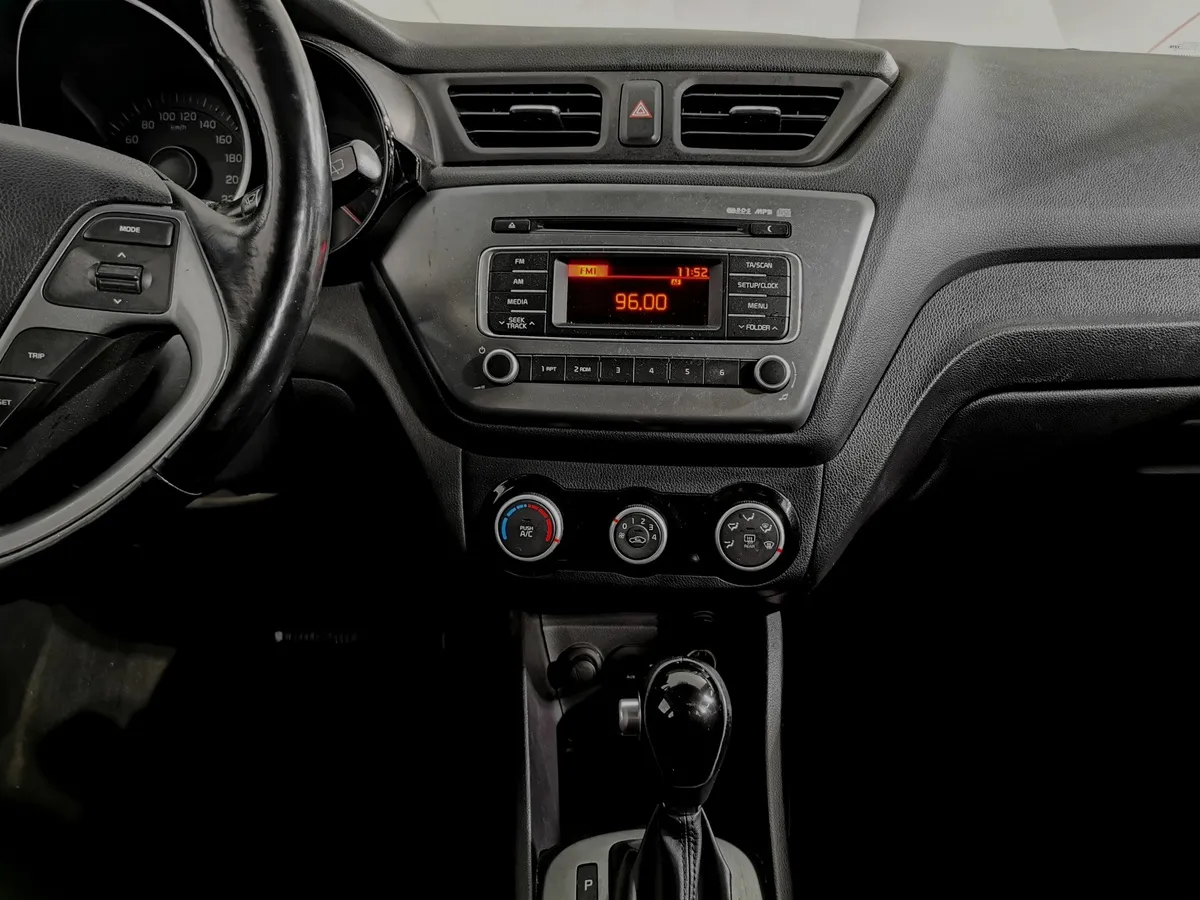 Kia Rio 1.6 AT (123 л.с.) Luxe Серебристый в АВИЛОН. Слайд №15