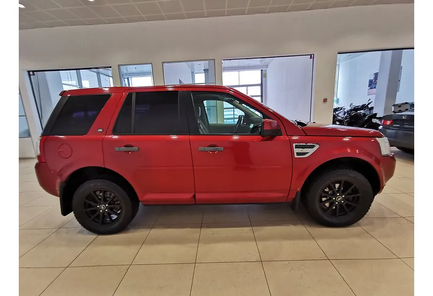 Land Rover Freelander 2.2 TD4 AT (150 л.с.) S Красный в АВИЛОН. Слайд №6