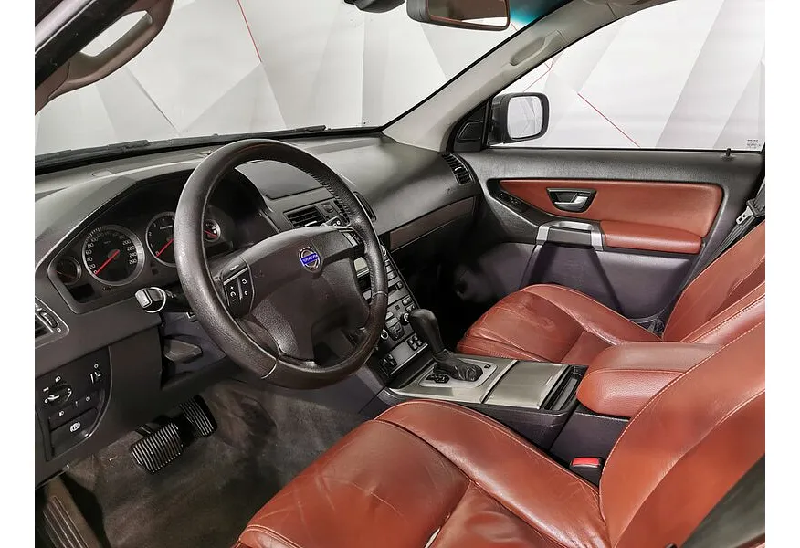 Volvo XC90 2.5 T5 Geartronic AWD (5 мест) (210 л.с.) Черный в АВИЛОН. Слайд №18