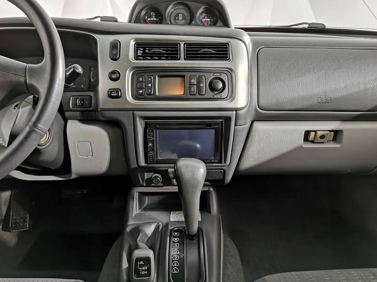 Mitsubishi Pajero Sport 3.0 AT (170 л.с.) Бежевый в АВИЛОН. Слайд №14