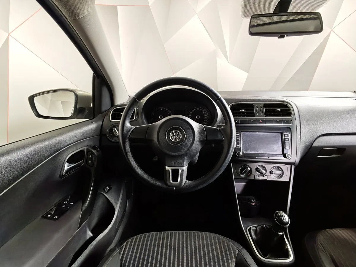 Volkswagen Polo 1.6 MT (105 л.с.) Comfortline Серебристый в АВИЛОН. Слайд №17