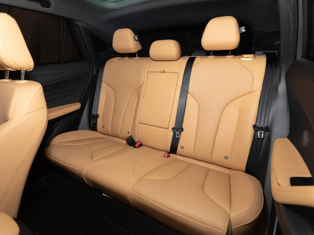 Москвич М70 1.5 DCT FWD (150 л.с.) Драйв Серый в АВИЛОН. Слайд №8