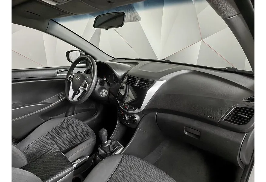 Hyundai Solaris 1.4 MT (107 л.с.) Active Серебристый в АВИЛОН. Слайд №13