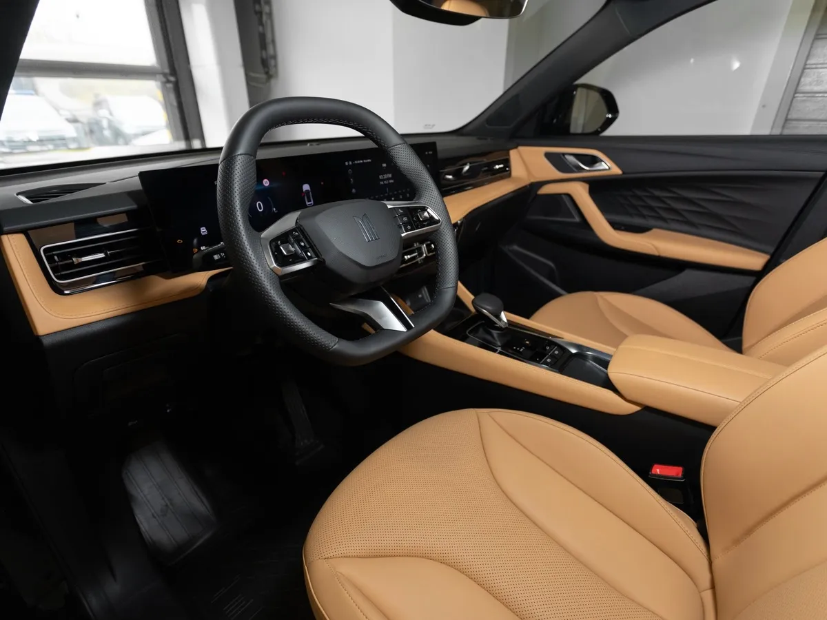 Москвич М70 1.5 DCT FWD (150 л.с.) Драйв Черный в АВИЛОН. Слайд №7