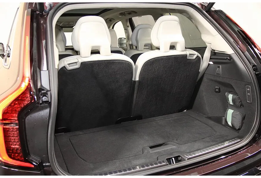 Volvo XC90 2.0 B5 mild hybrid AT AWD (7 мест) (250 л.с.) Ultra Bright Красный в АВИЛОН. Слайд №17