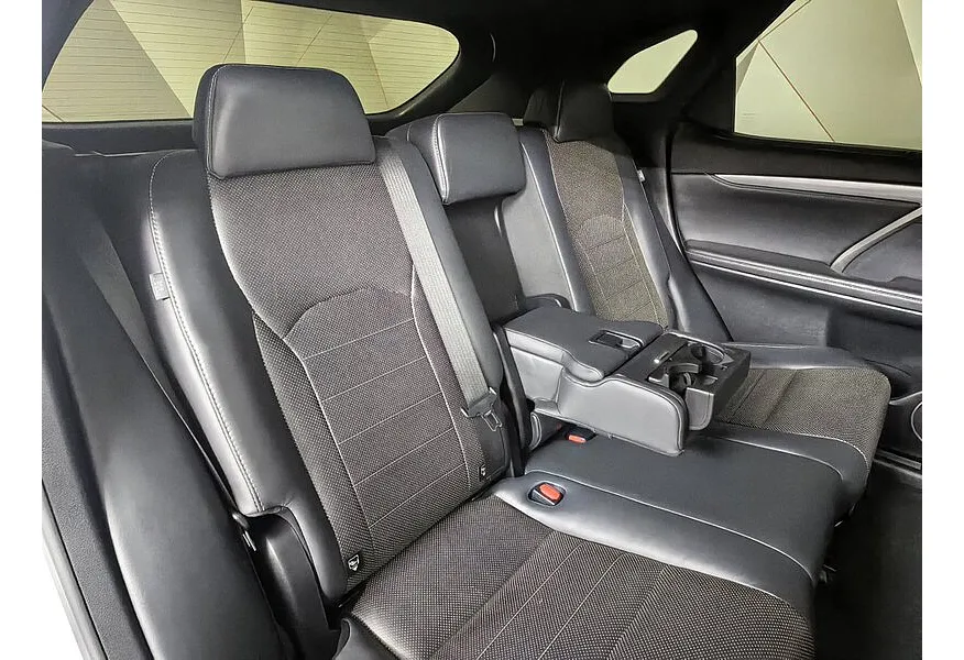 Lexus RX 2.0 AT AWD (238 л.с.) Luxury Белый в АВИЛОН. Слайд №16