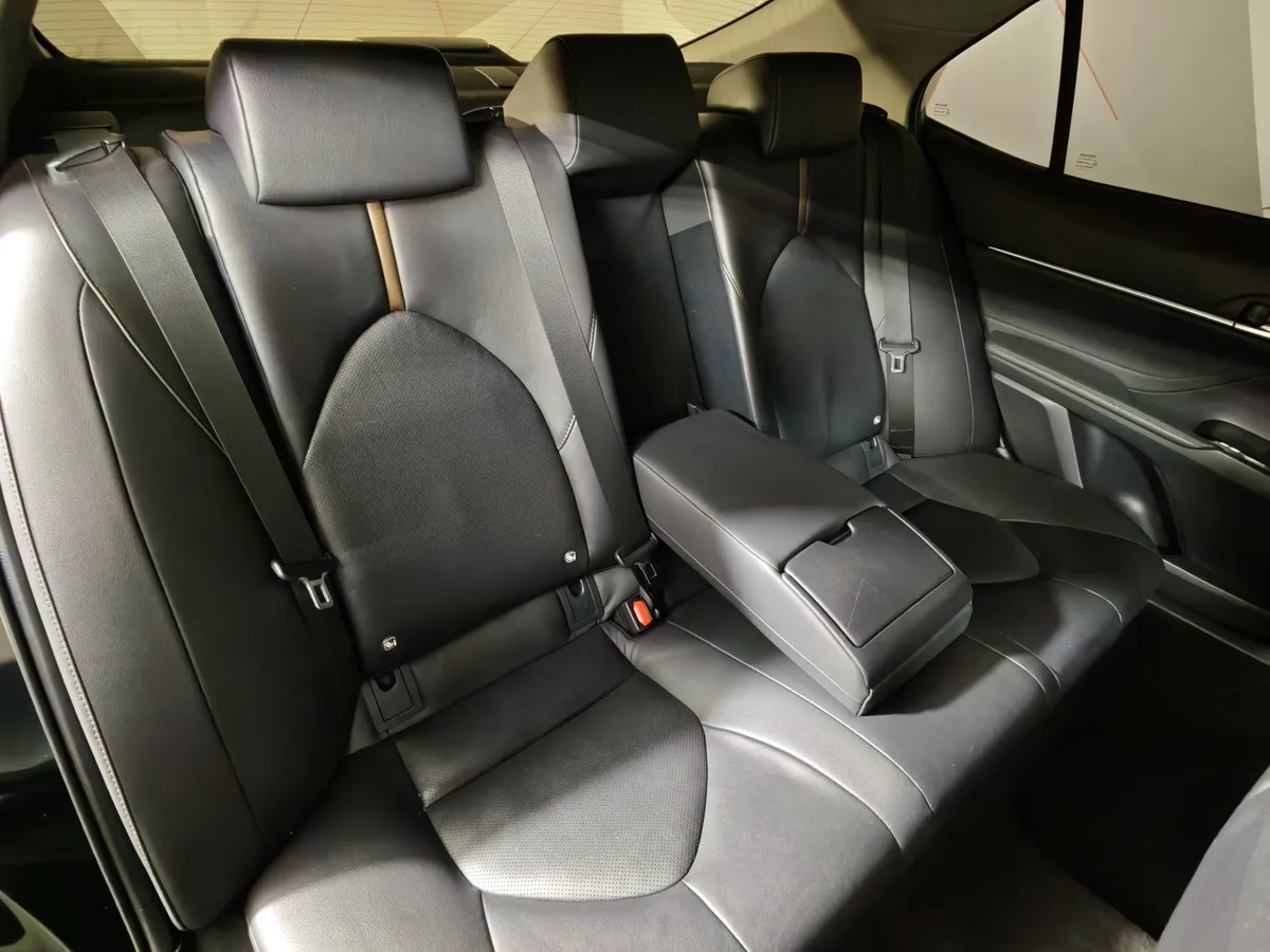Toyota Camry 2.5 AT (181 л.с.) Черный в АВИЛОН. Слайд №17