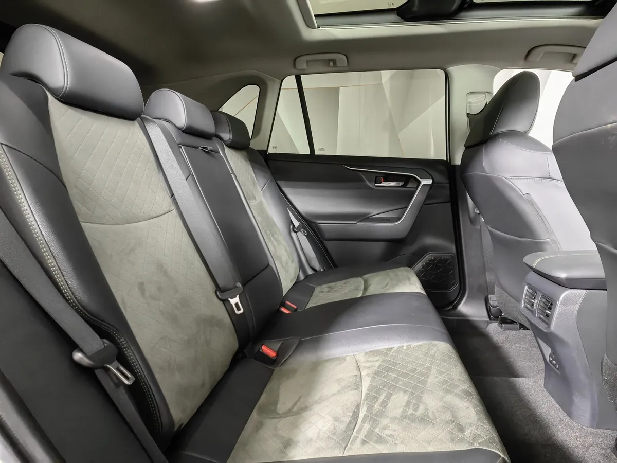 Toyota RAV4 2.0i CVT AWD (171 л.с.) Fashion Plus Белый в АВИЛОН. Слайд №16