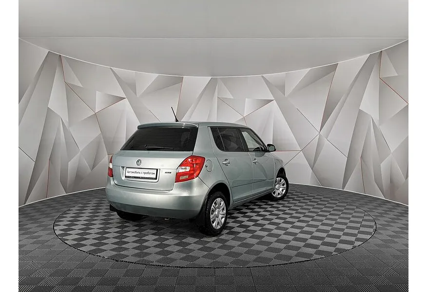 Skoda Fabia 1.4 MT (125 л.с.) Зеленый в АВИЛОН. Слайд №2