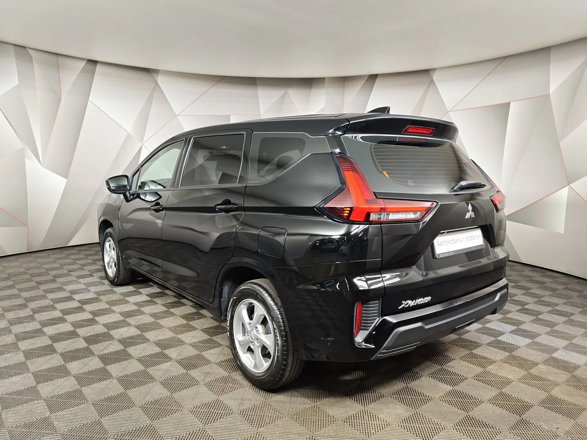 Mitsubishi Xpander 1.5 AT 2WD 7-Seat (105 л.с.) Medium Line Черный в АВИЛОН. Слайд №4