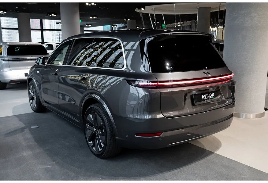 Li Auto L9 1.5 AT 4WD (449 л.с.) Ultra Серый в АВИЛОН. Слайд №7