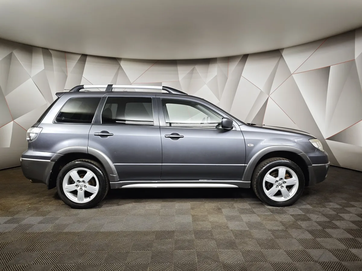 Mitsubishi Outlander 2.4 AT 4WD (160 л.с.) Серый в АВИЛОН. Слайд №6
