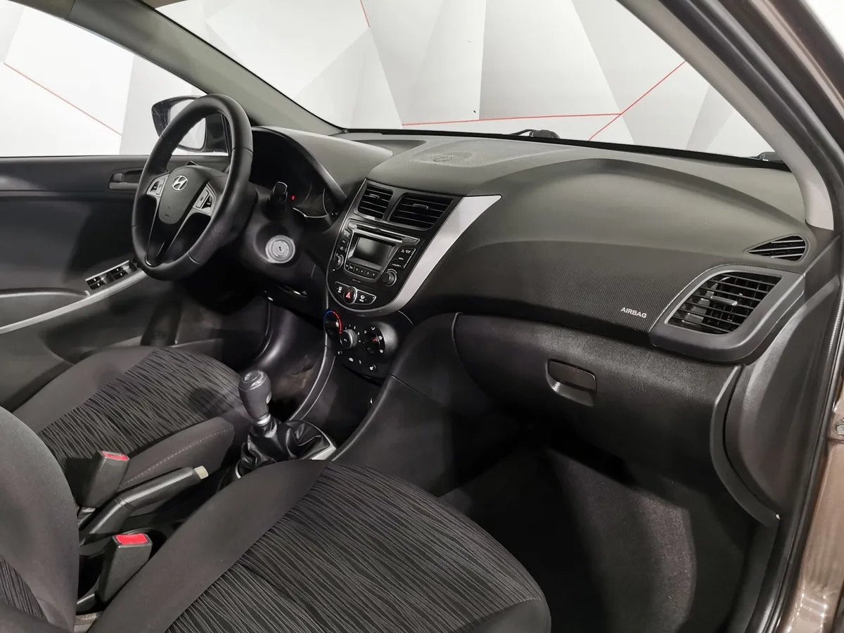 Hyundai Solaris 1.4 MT (107 л.с.) Active Коричневый в АВИЛОН. Слайд №11