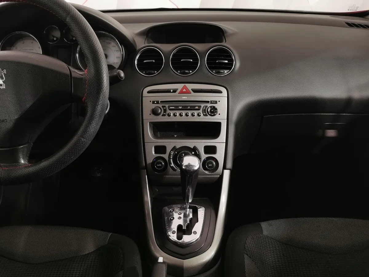 Peugeot 308 1.6 VTi AT (120 л.с.) Красный в АВИЛОН. Слайд №12