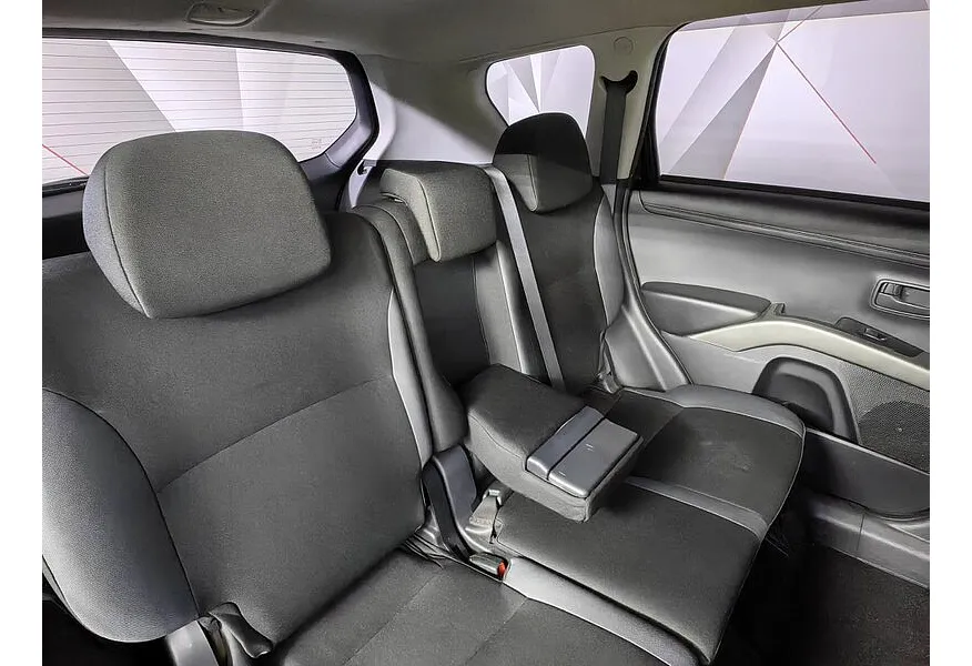 Mitsubishi Outlander 2.0 CVT 2WD (147 л.с.) Черный в АВИЛОН. Слайд №15