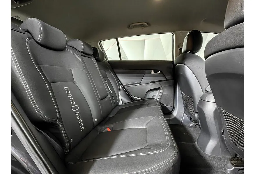 Kia Sportage 2.0 AT (150 л.с.) Черный в АВИЛОН. Слайд №16