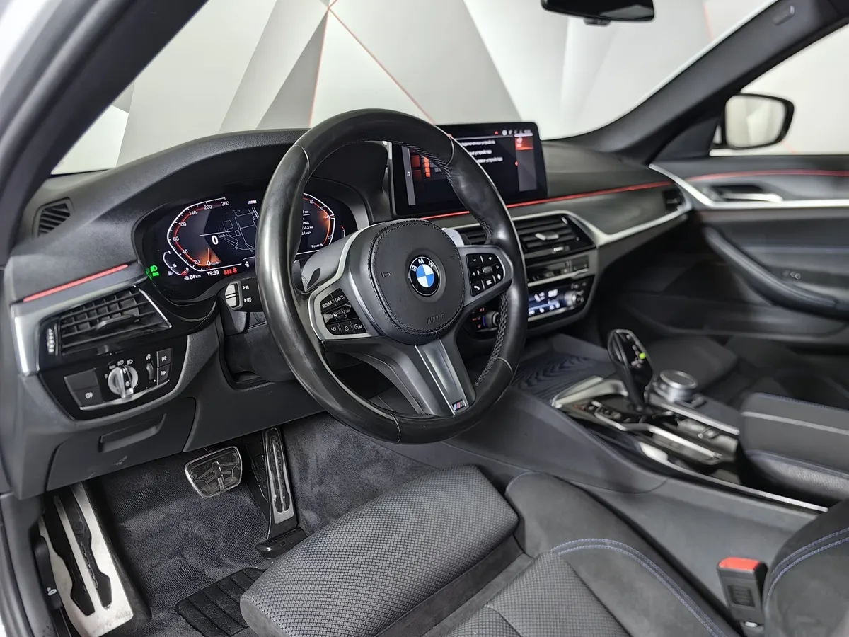 BMW 5 серия 540i xDrive Steptronic (340 л.с.) M Sport Pro Белый в АВИЛОН. Слайд №12