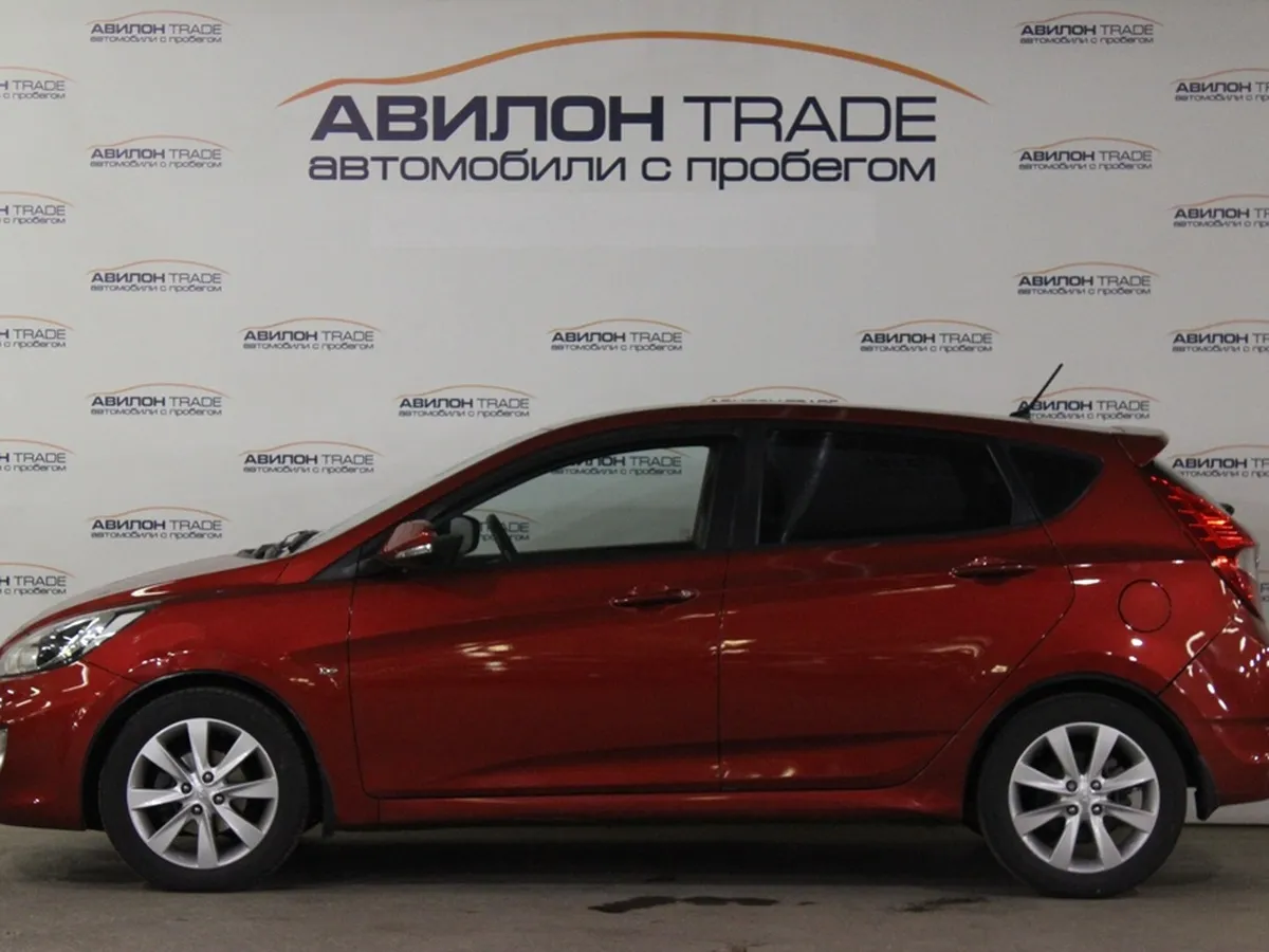 Hyundai Solaris 1.6 AT (123 л.с.) Dynamic Красный в АВИЛОН. Слайд №9