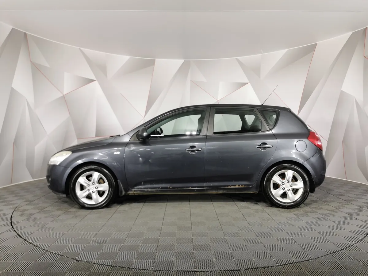 Kia Ceed 2.0 AT (143 л.с.) Серый в АВИЛОН. Слайд №5