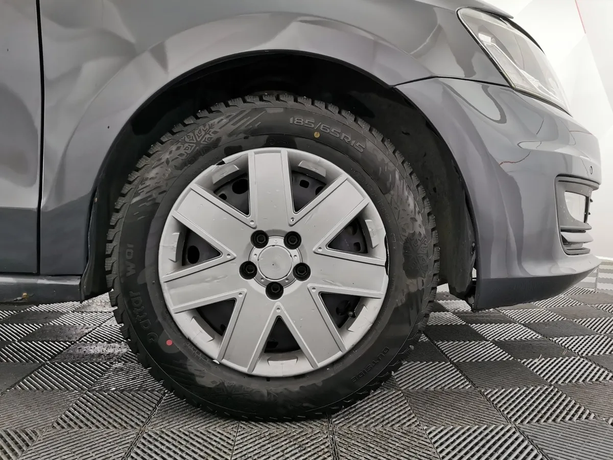 Volkswagen Polo 1.6 MPI AT (110 л.с.) Trendline Серый в АВИЛОН. Слайд №9