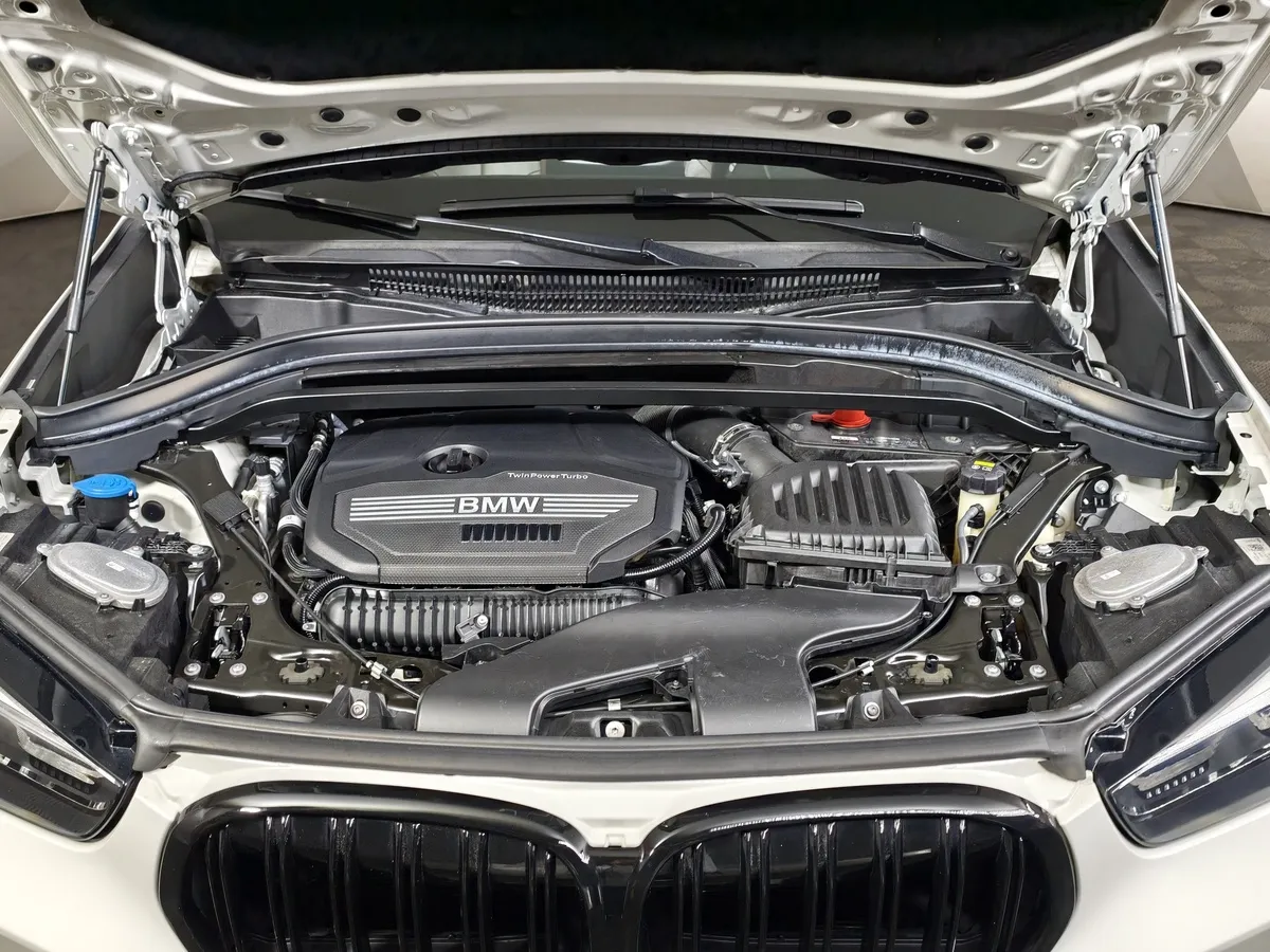 BMW X1 20i xDrive (192 л.с.) M Sport Белый в АВИЛОН. Слайд №10